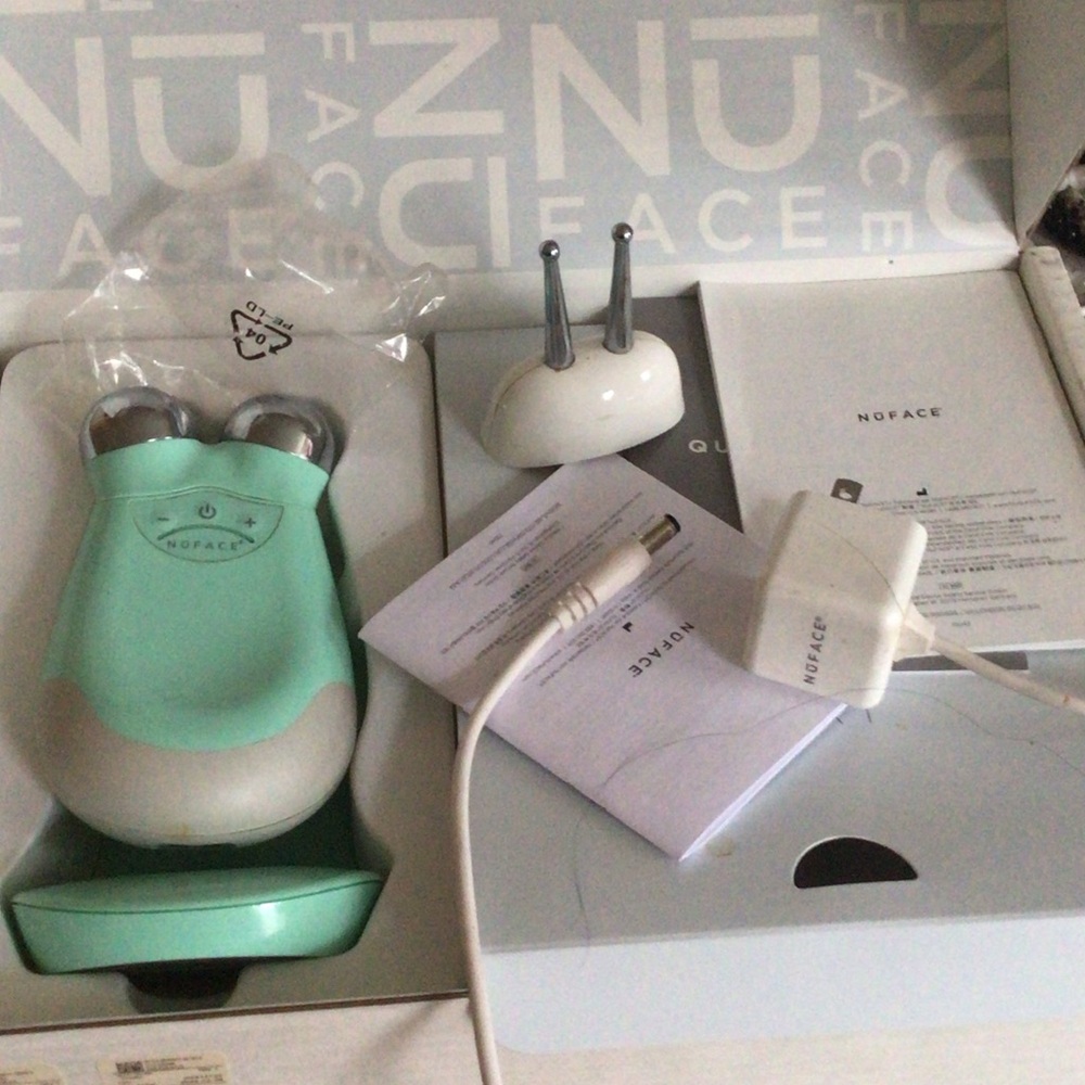 NuFace Mint Green Facial Toning Device with Accessories